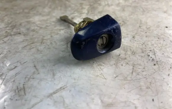 Toyota Corolla Verso E121 Coupe door lock (next to the handle) 