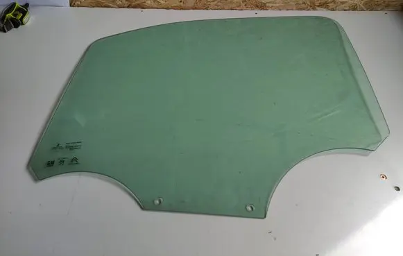 Peugeot Partner III Front door window glass four-door