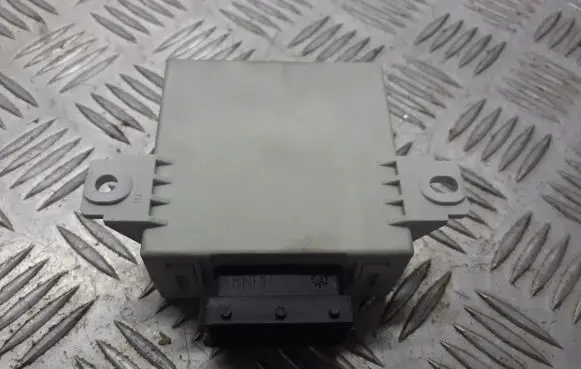Toyota Avensis T250 Window wiper relay 