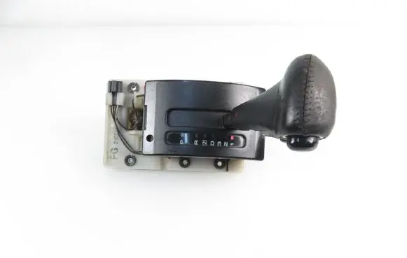 Subaru Forester SF Gear shifter/selector 35137AC020