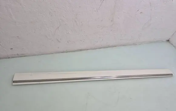Mercedes-Benz B W245 Front door trim (molding) A1696983562