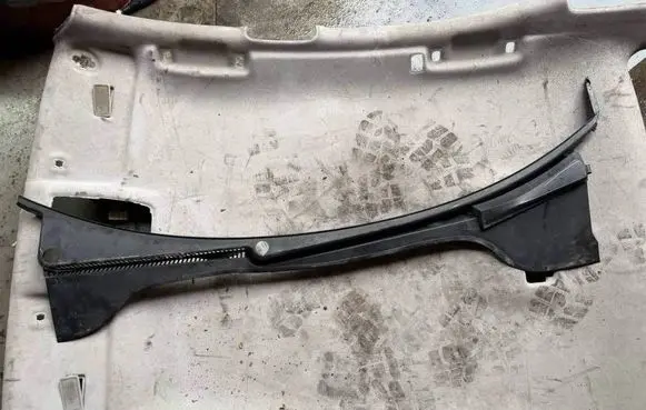 Volkswagen Golf VI Wiper trim 1K5819415B