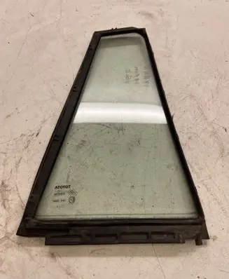 Toyota Verso Rear vent window glass 