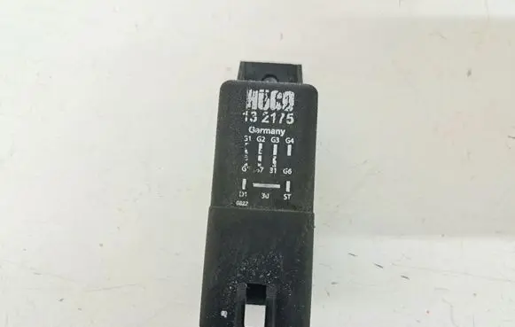 Volvo V70 Glow plug pre-heat relay 132175