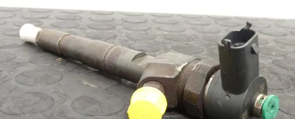 Opel Insignia A Fuel injector 0445110327
