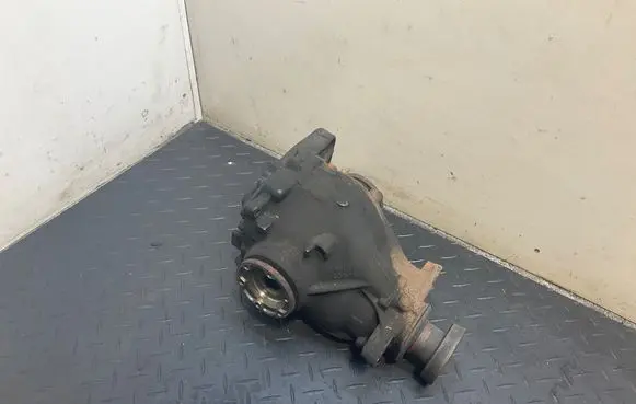 BMW 5 E60 E61 Rear differential 7555727