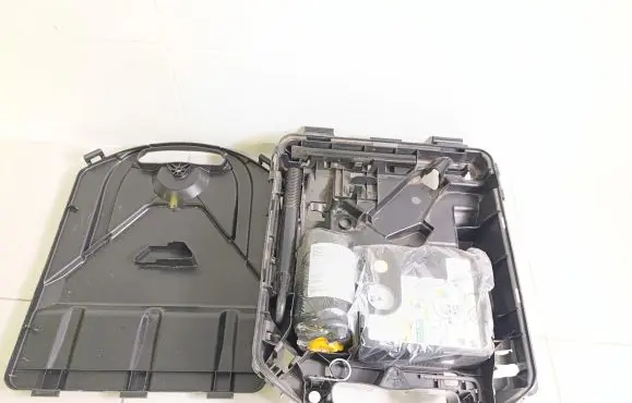 Renault Trafic III (X82) Tool set 300993 995657702R 997913082R