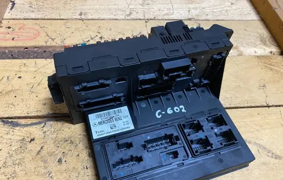 Mercedes-Benz E W211 SAM control unit A2115453901 2115453901