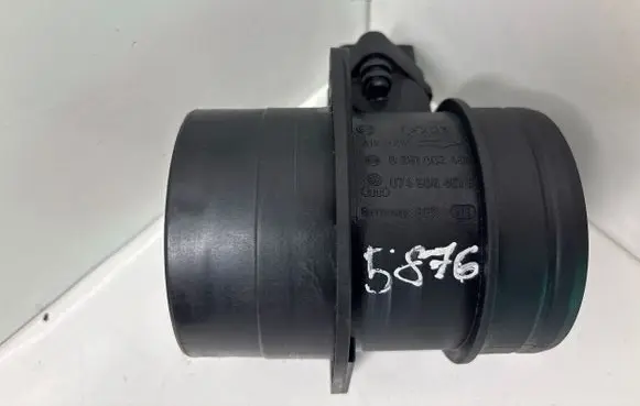 Volkswagen Touran I Mass air flow meter 074906461B