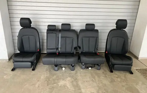 Seat set