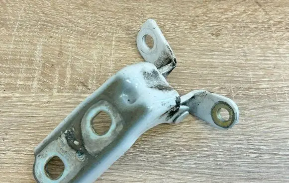 Opel Astra K Rear door lower hinge 13501716 YQ00224880