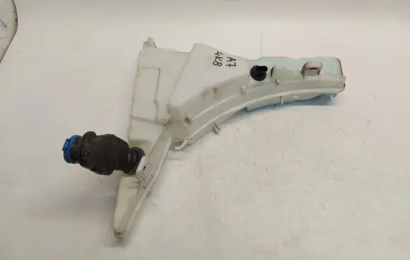 Windshield washer fluid reservoir/tank