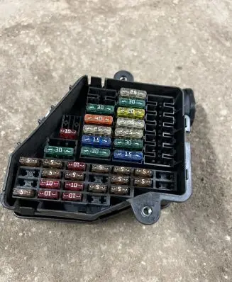 Audi A6 S6 C6 4F Fuse module 0443525256