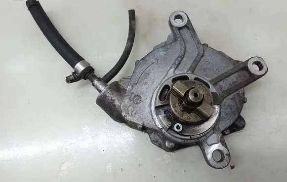 Toyota Avensis T250 Vacuum pump 