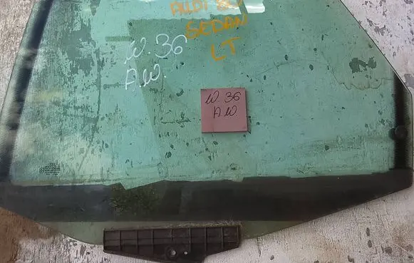Audi 80 90 B3 Rear door window glass 43R001025