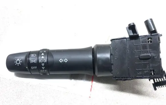 Mitsubishi Outlander Headlight level height control switch 17G688