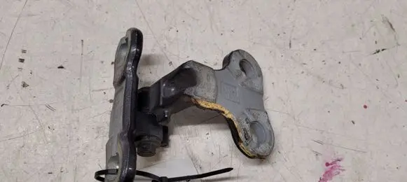 Volvo S40 Front door lower hinge 