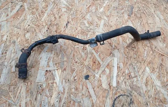 Engine coolant pipe/hose