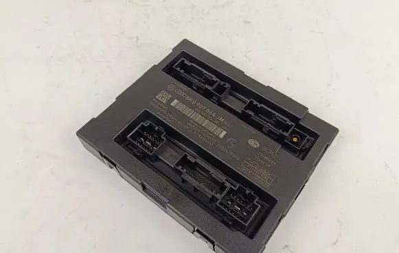 Audi A4 S4 B8 8K Comfort/convenience module 8K0907064J 00002001 5DK00991929