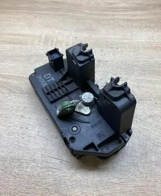 Opel Zafira A Rear door lock 24414135 RIGHTSIDE