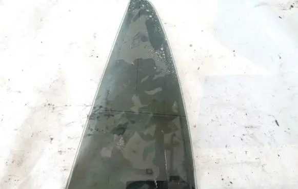 Rear vent window glass