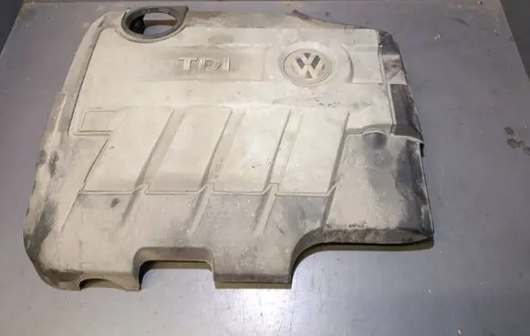 Volkswagen PASSAT B6 Engine cover (trim) 03L103925D 03L103925E