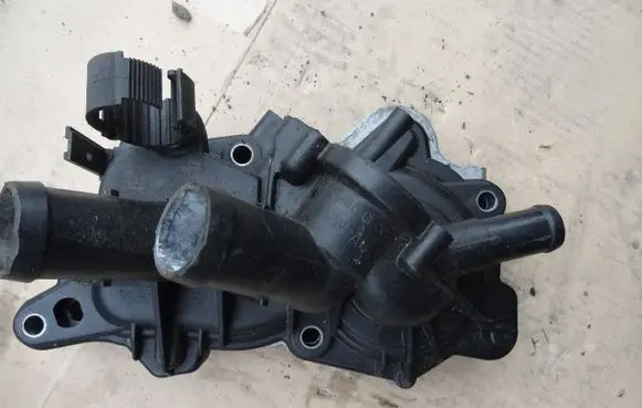 Volkswagen Polo V 6R Water pump 04E121600BD