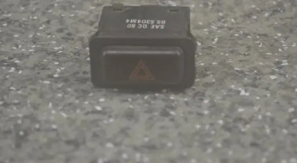 BMW 3 E30 Hazard light switch 1381176 BSS304M4