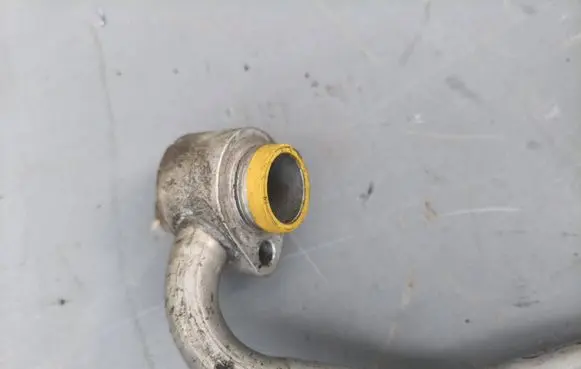 Air conditioning (A/C) pipe/hose