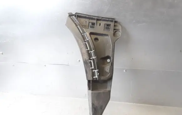 Volvo XC90 Front bumper mounting bracket 08620564
