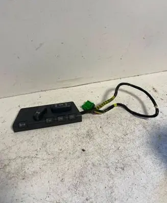 Volvo XC70 Seat control switch 8682700 01W471