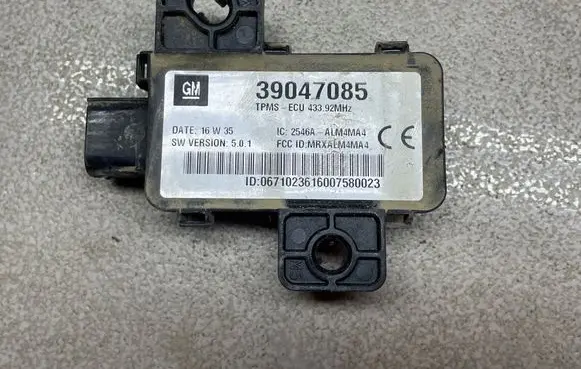 Opel Insignia A Tire pressure control unit 39047085