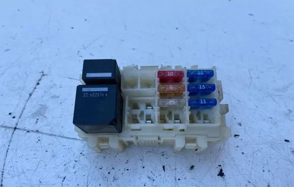 Ford Mondeo Mk III Fuse module 5M5T14B192CA