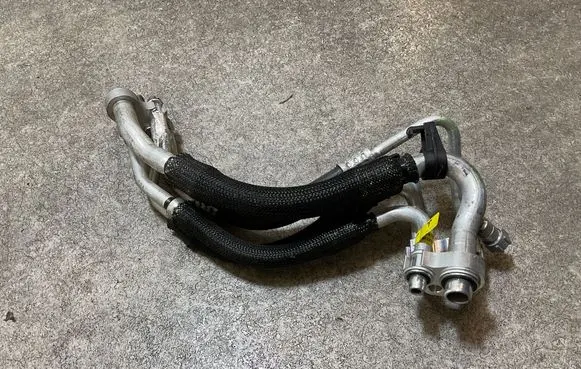 Tesla Model 3 Air conditioning (A/C) pipe/hose 1626701 B32130