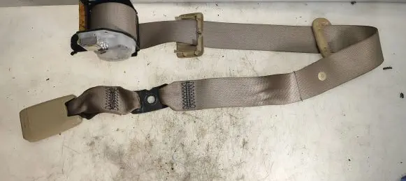Middle seatbelt (rear)