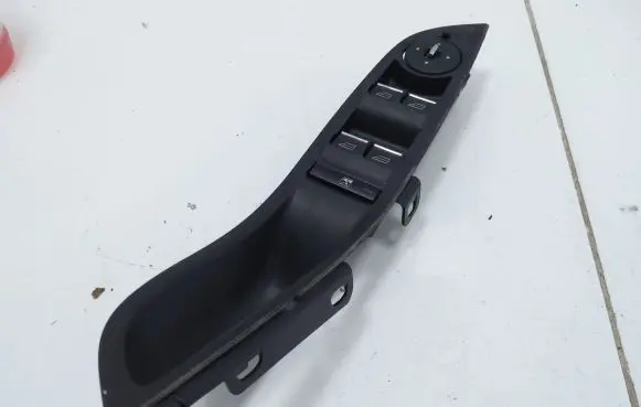 Ford Focus Electric window control switch 10020922