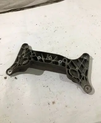 BMW 7 E38 Engine mounting bracket 1096036
