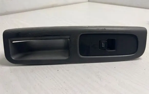 Volvo V50 Electric window control switch 8679474 3865