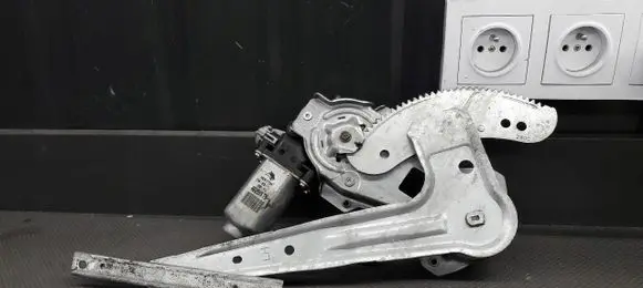 Nissan Almera N16 Rear window lifting mechanism without motor 400588T5