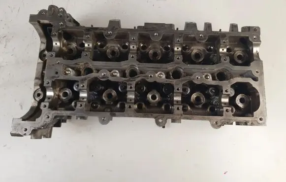 Mercedes-Benz E W212 Engine head A6510101220 R6510160201