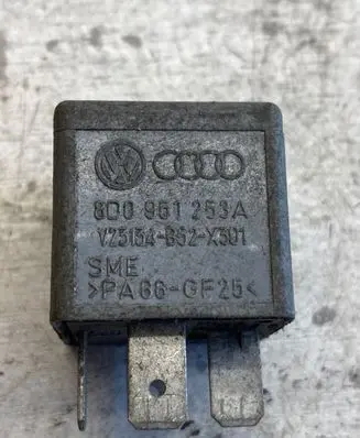Volkswagen PASSAT B5.5 Other relay 8d0951253a