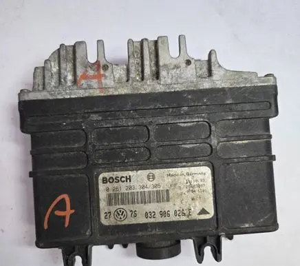 Volkswagen Golf III Engine control unit/module 032906026E 28SA3087 0261203304
