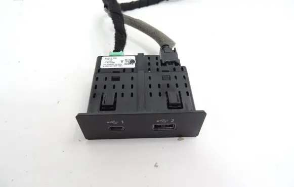 Nissan Qashqai J12 USB socket connector 284H36RA1A