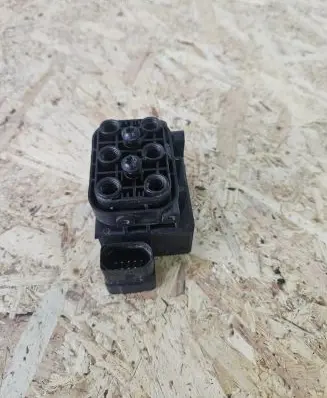 Porsche Macan (95B) Air suspension valve block 15152400272 171012 342414