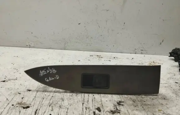 Toyota Avensis T270 Rear door window winding handle 