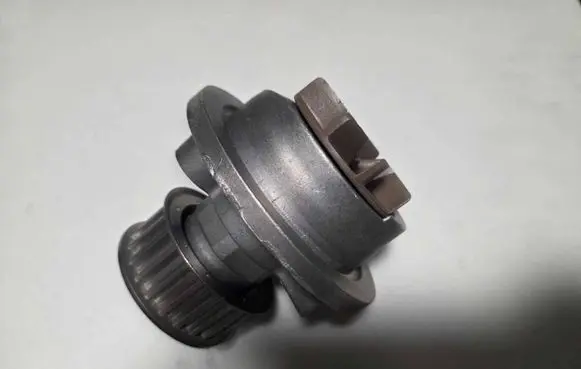 Opel Vectra B Water pump 1334077 93182038