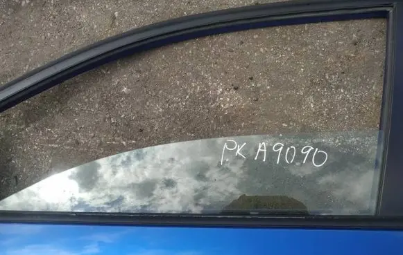 Honda Civic Front door window glass four-door as2