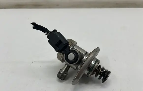 Mercedes-Benz CLA C118 X118 Fuel injection high pressure pump A2820700001