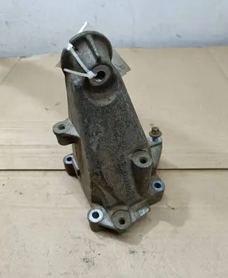 Mercedes-Benz C W204 Engine mounting bracket A2712232704
