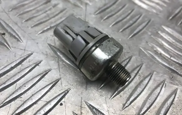 Toyota Prius (XW30) Oil pressure sensor 